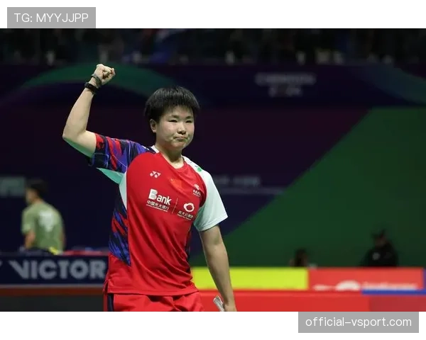 何冰娇赛场上冷到骨子里，私服日常却像隔壁闺蜜，这两面我看傻了