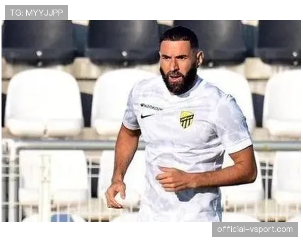 本泽马与C罗的进攻效率差异：战术角色如何塑造终结表现